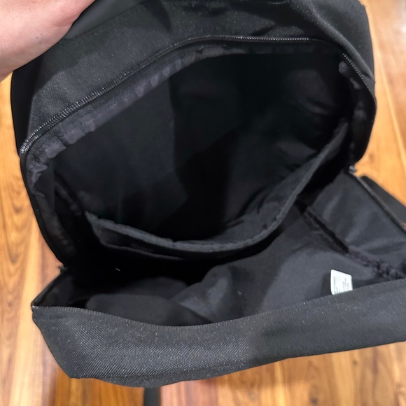 Incase Backpack - Picture 10 of 11